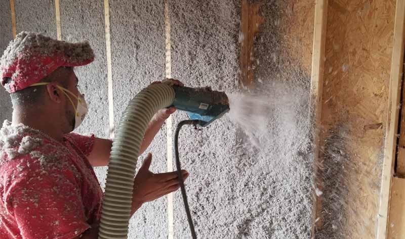 in-wall-arkansas.jpgG&S Insulating technician blowing cellulose insulation into wall cavities in Arkansas home.