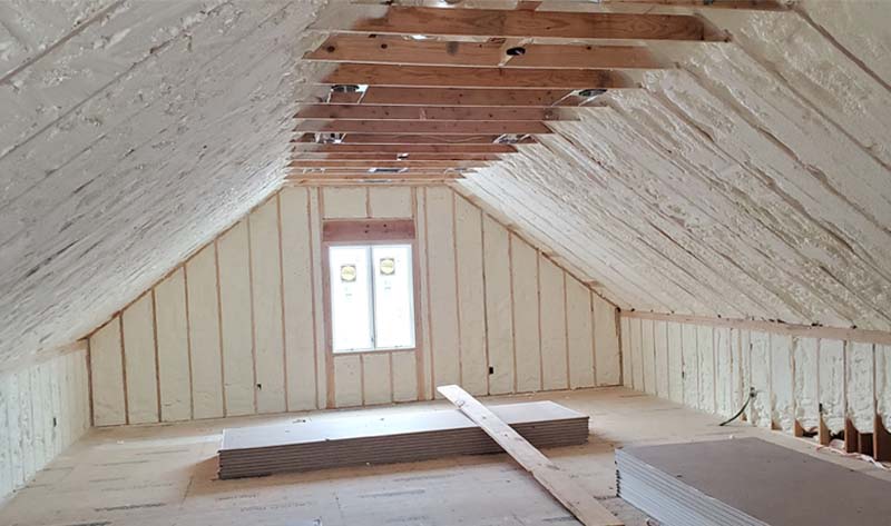 in-wall-arkansas.jpgG&S Insulating technician blowing cellulose insulation into wall cavities in Arkansas home.
